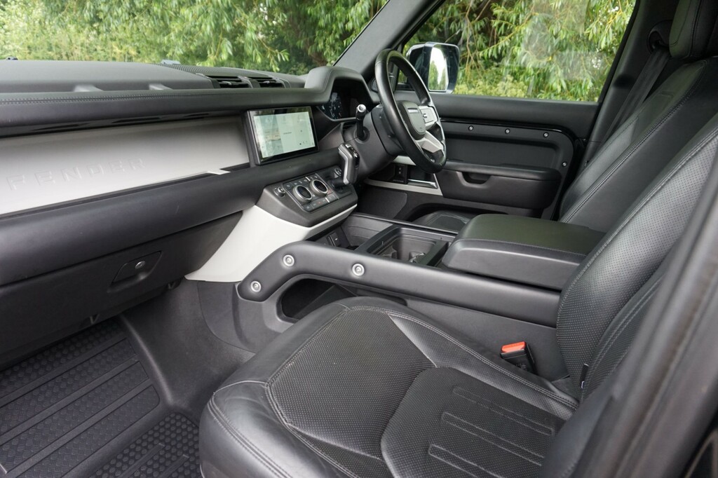 Land Rover Defender Estate Black #5