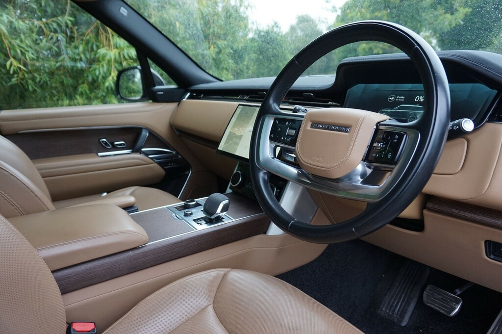 Land Rover Range Rover Estate Black #5