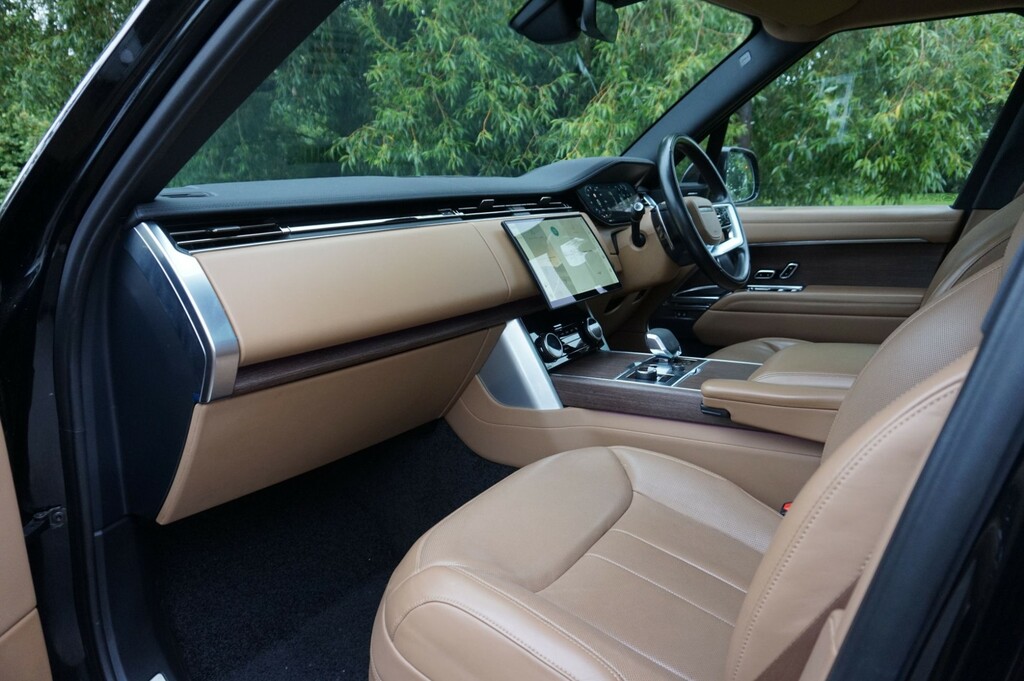 Land Rover Range Rover Estate Black #6