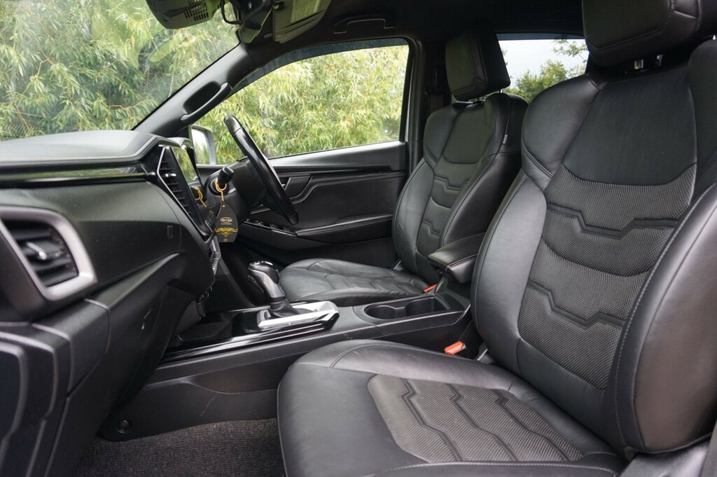 Isuzu D-Max Estate Grey #5