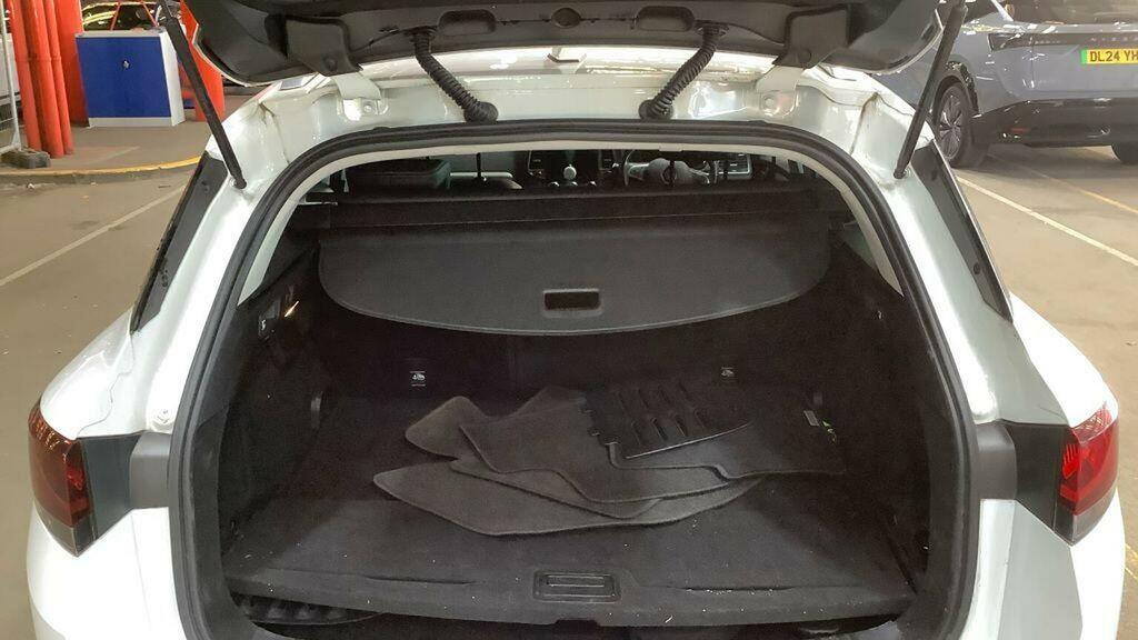 Renault Megane 1.5 Blue Dci Iconic Sport Tourer White #7