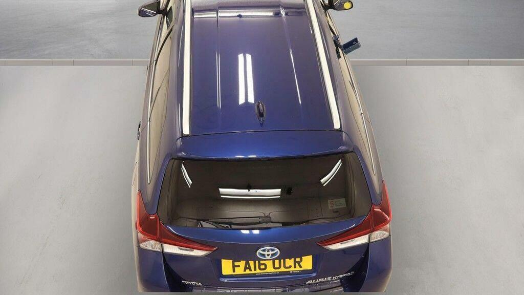 Toyota Auris White #8