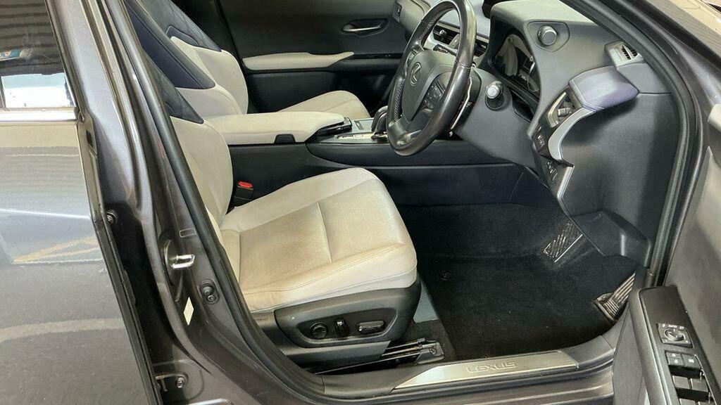 Lexus UX 300E Blue #11
