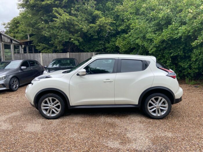 Nissan Juke 1.2 N-connecta White 2017 DP67NZX #4