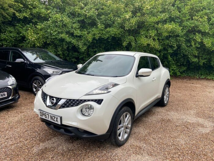 Nissan Juke 1.2 N-connecta White 2017 DP67NZX #3