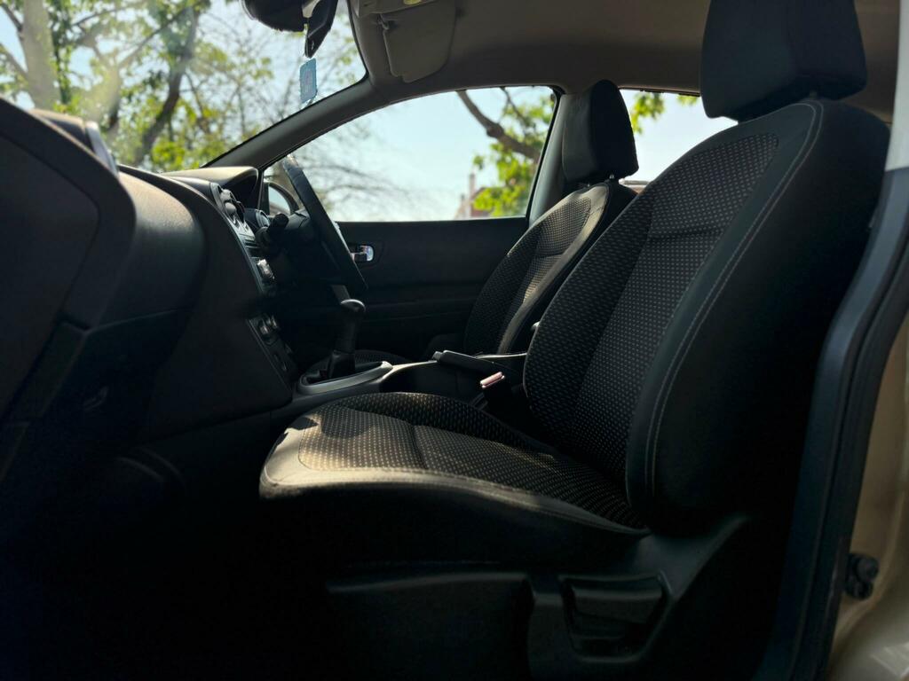 Nissan Qashqai Hatchback Black #32