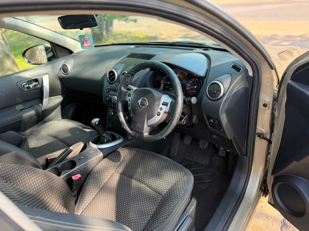 Nissan Qashqai Hatchback Black #12