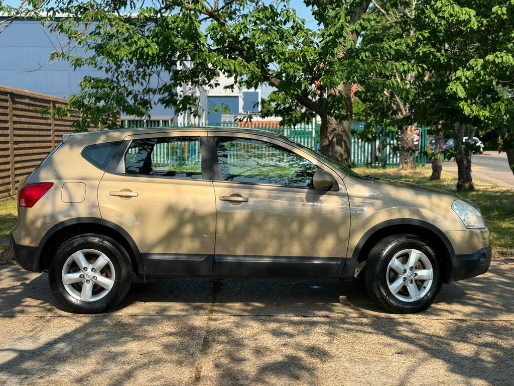 Nissan Qashqai Hatchback Black #6