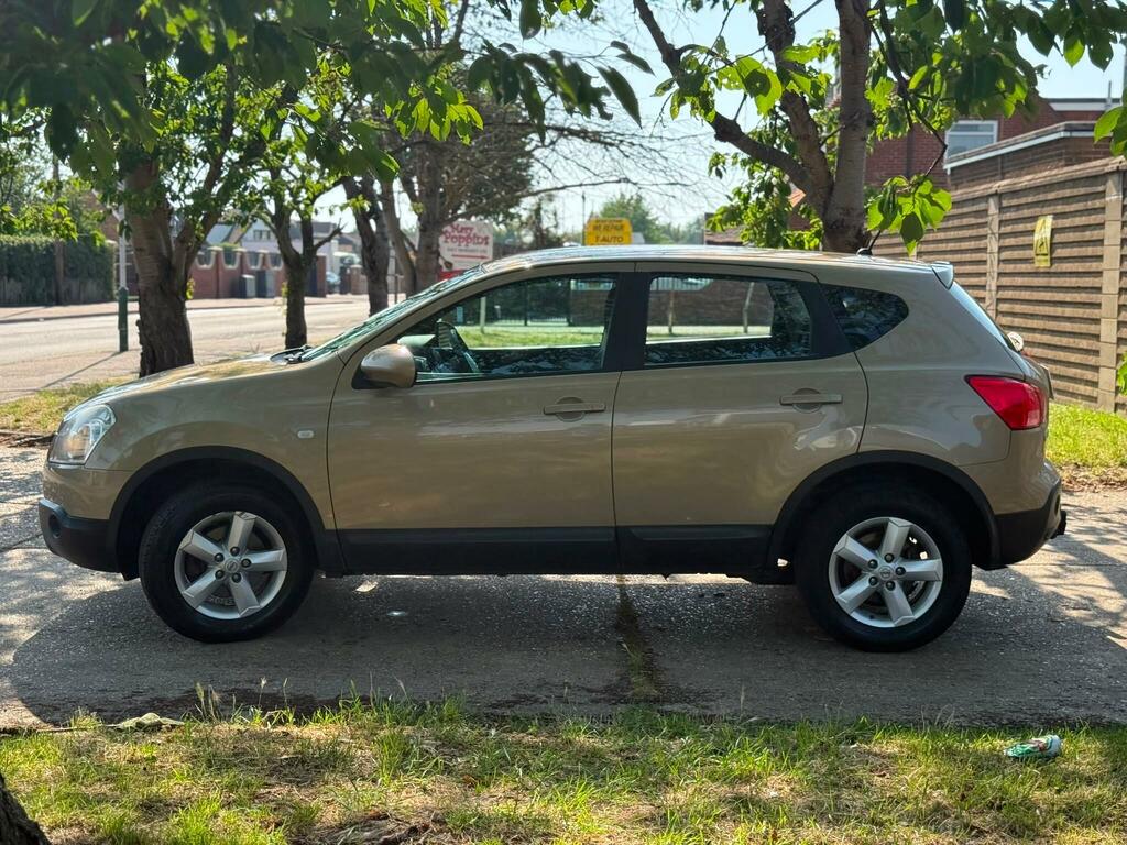 Nissan Qashqai Hatchback Black #4
