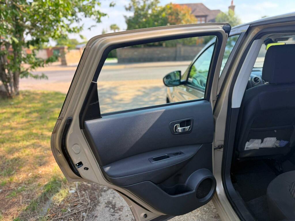 Nissan Qashqai Hatchback Black #22