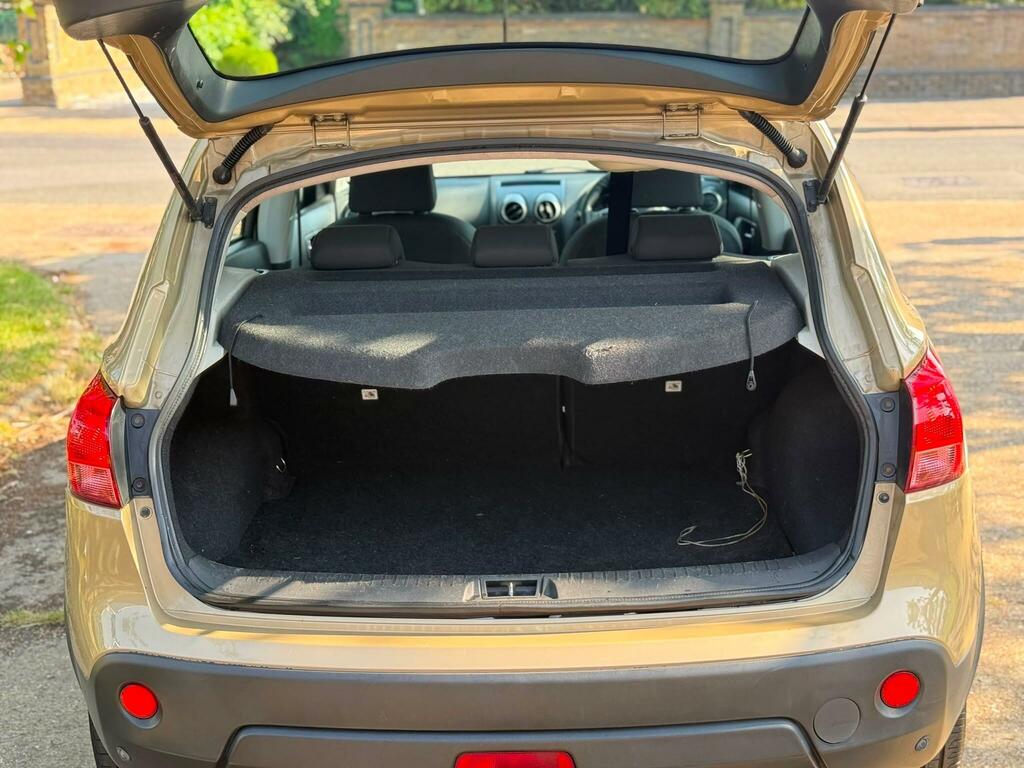 Nissan Qashqai Hatchback Black #30