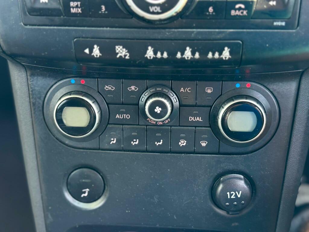 Nissan Qashqai Hatchback Black #17