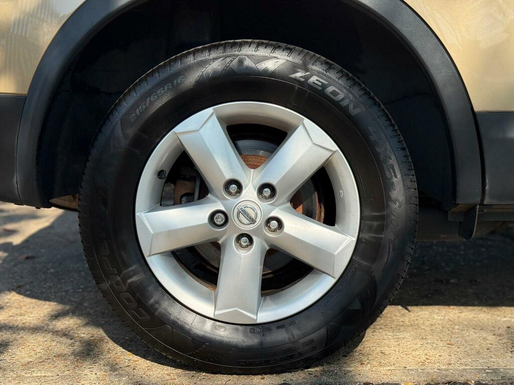 Nissan Qashqai Hatchback Black #26