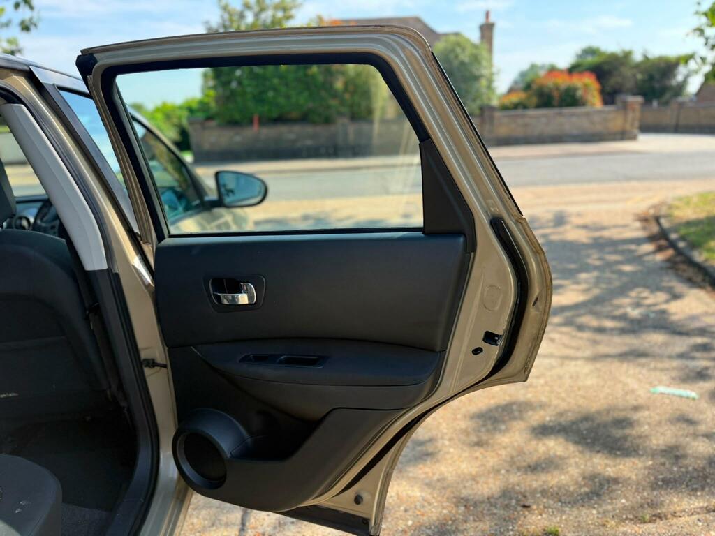 Nissan Qashqai Hatchback Black #20