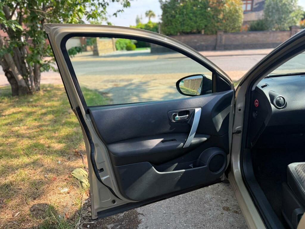 Nissan Qashqai Hatchback Black #23