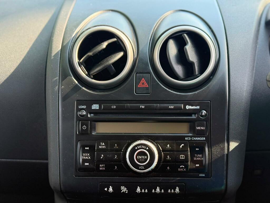 Nissan Qashqai Hatchback Black #36