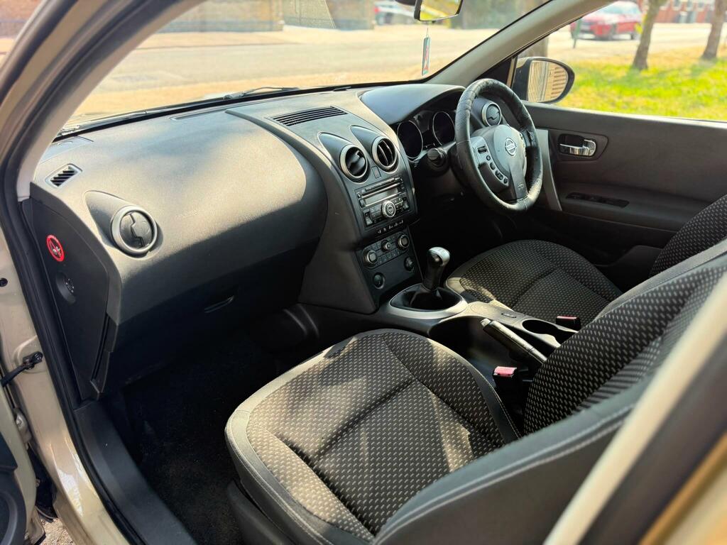 Nissan Qashqai Hatchback Black #10