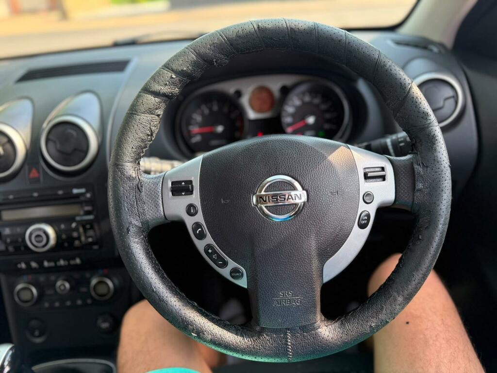 Nissan Qashqai Hatchback Black #31