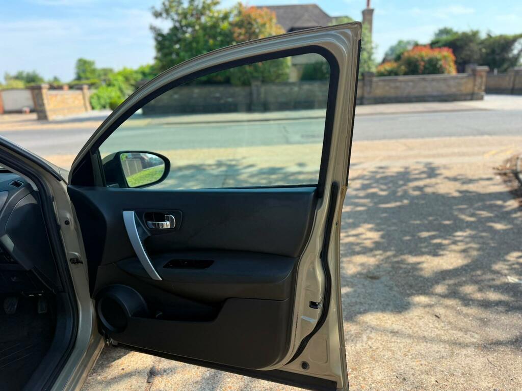 Nissan Qashqai Hatchback Black #21