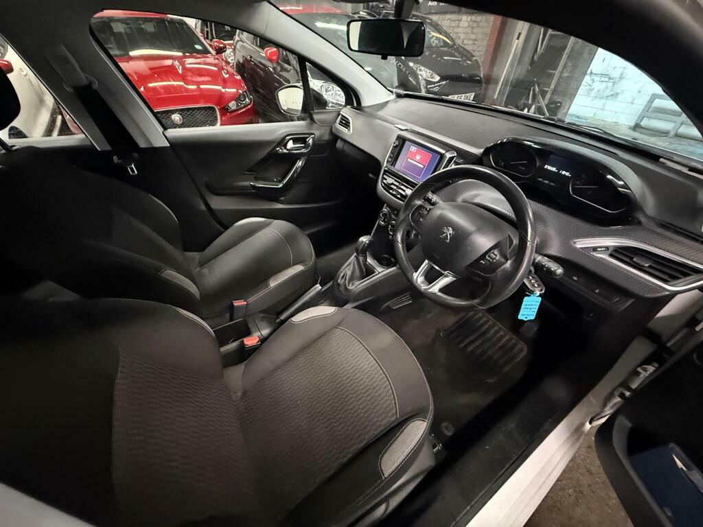 Peugeot 208 Active Blue #9