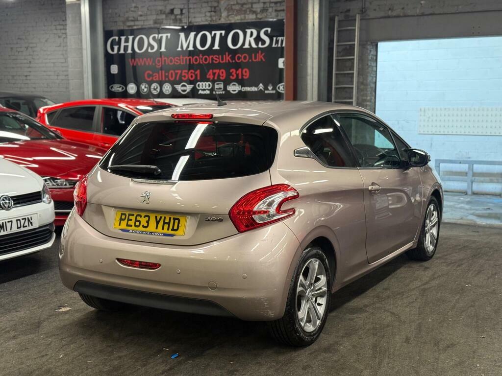 Peugeot 208 1.2 Vti Allure Euro 5 Pink #4