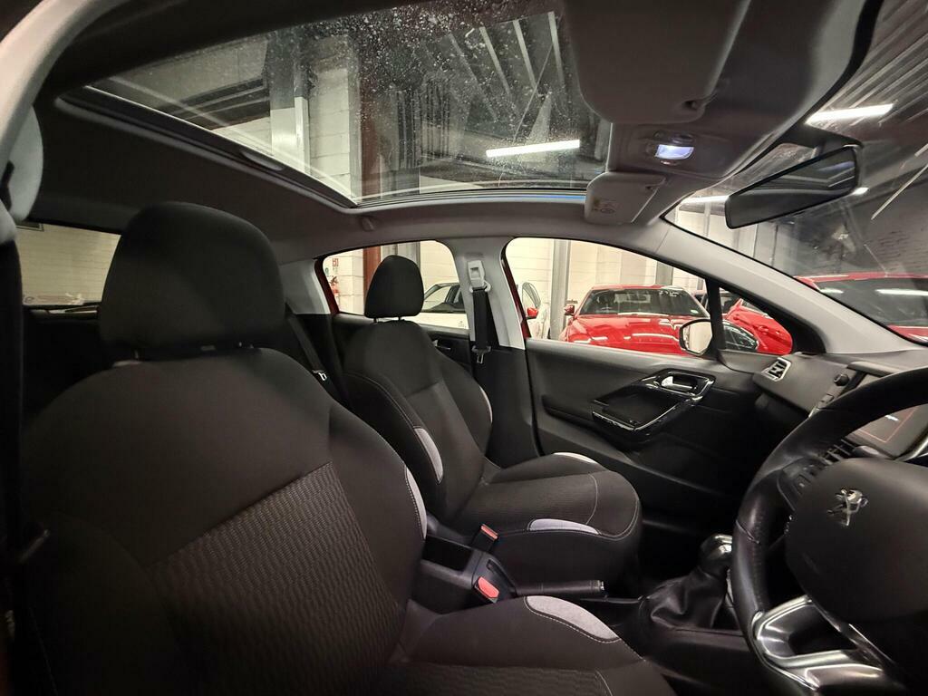 Peugeot 208 Hatchback White #8