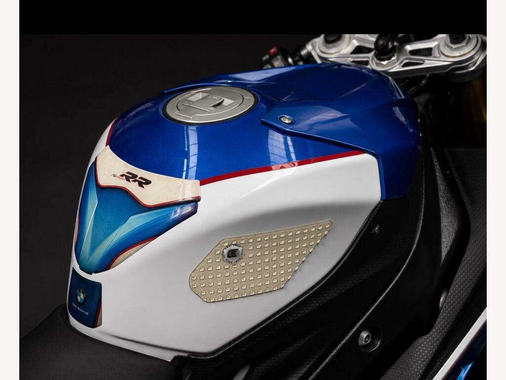BMW  Petrol White #10