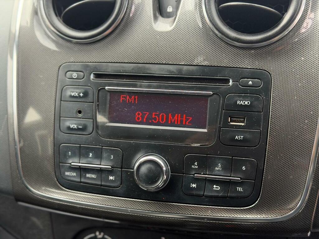 Dacia Sandero 1.2 16V 75 Ambiance Red #26