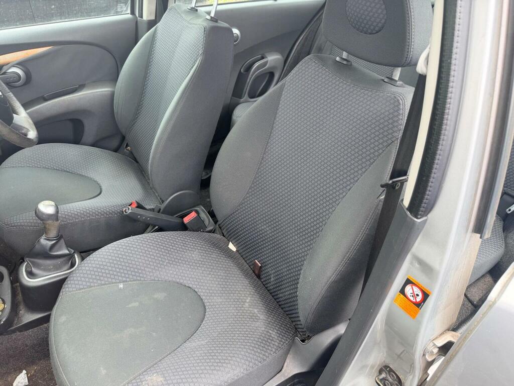 Nissan Micra Essenza Cc Red #9