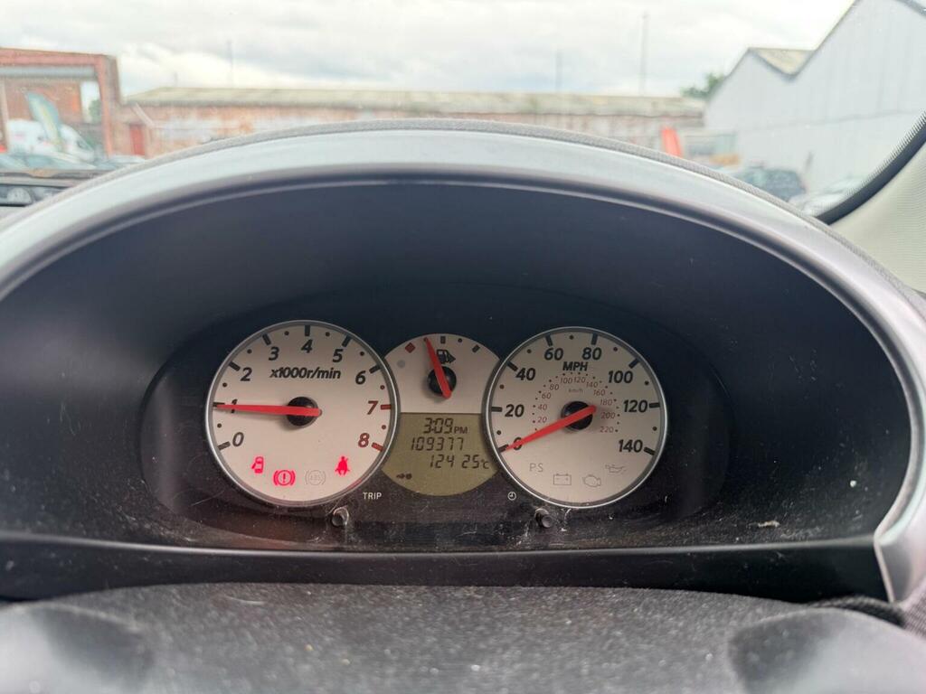 Nissan Micra Essenza Cc Red #10