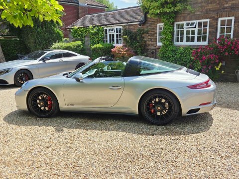 Porsche 911 911 Carrera 4 Gts Grey #9