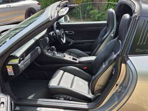 Porsche 911 911 Carrera 4 Gts Grey #18