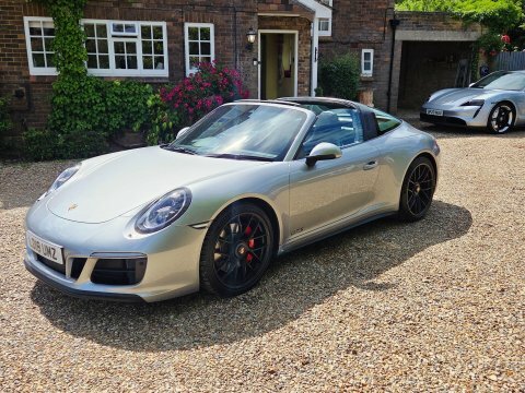 Porsche 911 911 Carrera 4 Gts Grey #12