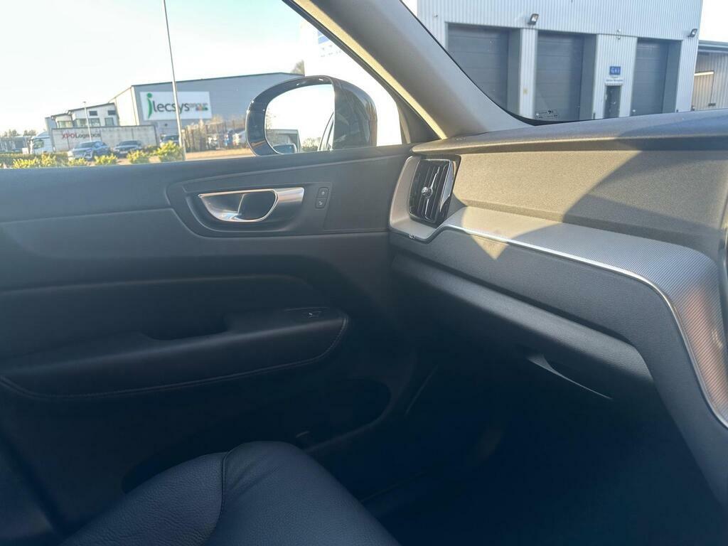 Volvo XC60 Plus Black Edition Black #12