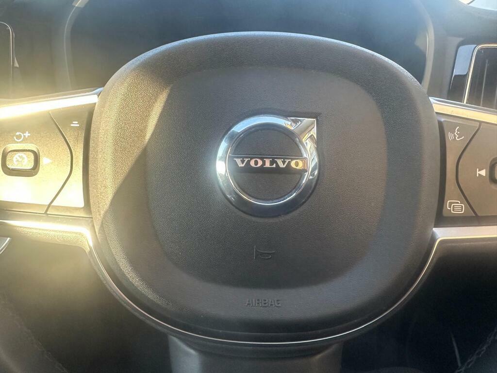 Volvo XC60 Plus Black Edition Black #8