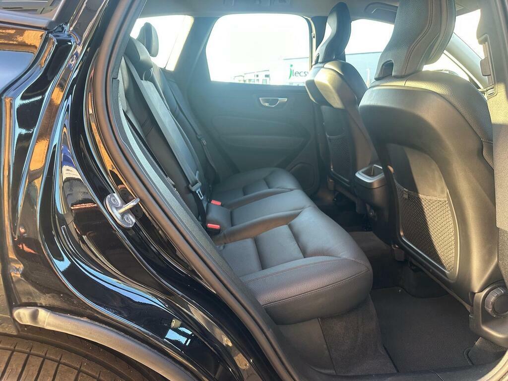 Volvo XC60 Plus Black Edition Black #14