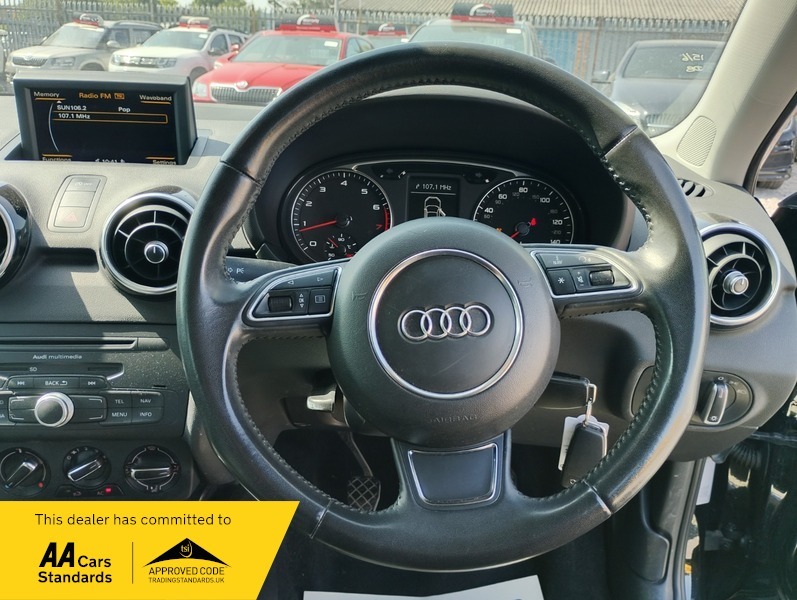 Audi A1 Sportback Tfsi Sportfull Audi EK14EYR Black #2