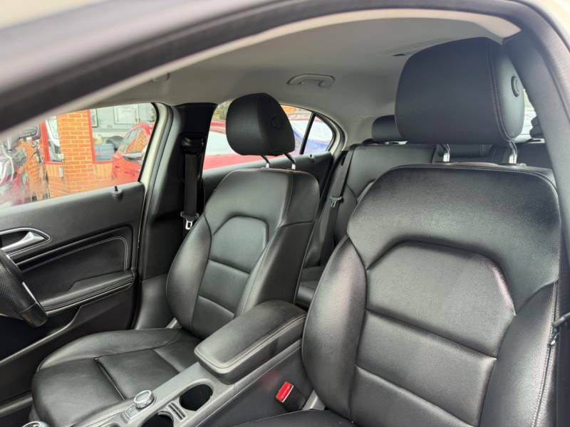 Mercedes-Benz A Class A200d Sport Executive -Full Merc History- 2015 White #4