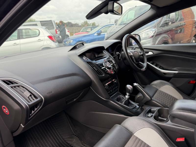 Ford Focus 2.0T St-2 -10 Services- 2013 63 FE63LUD Black #3