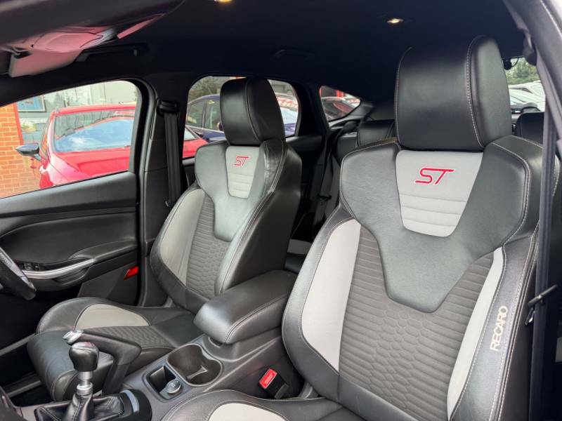 Ford Focus 2.0T St-2 -10 Services- 2013 63 FE63LUD Black #4