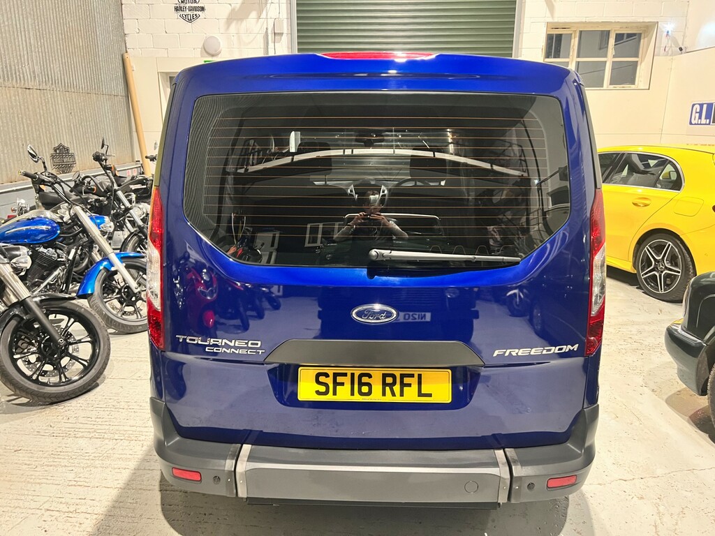 Ford Tourneo Connect 1.5 Tdci Titanium Powershift  #7