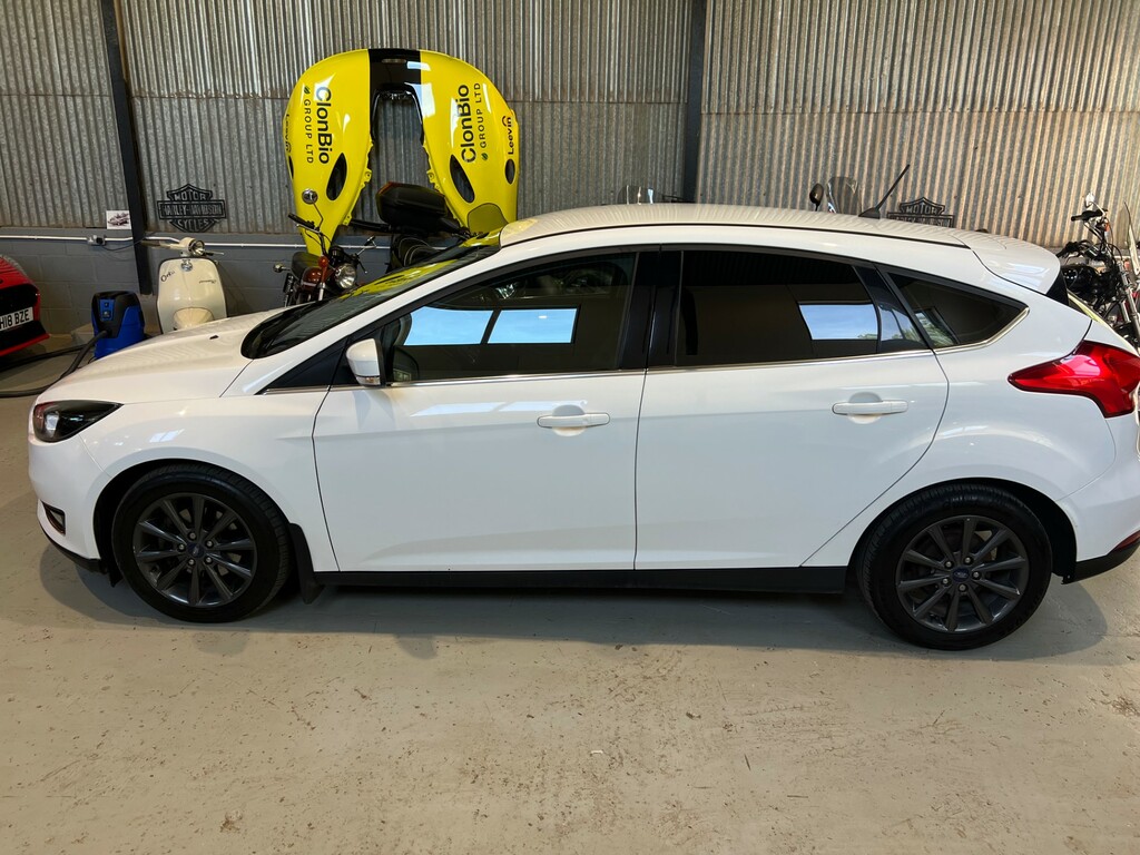 Ford Focus Titanium White #6