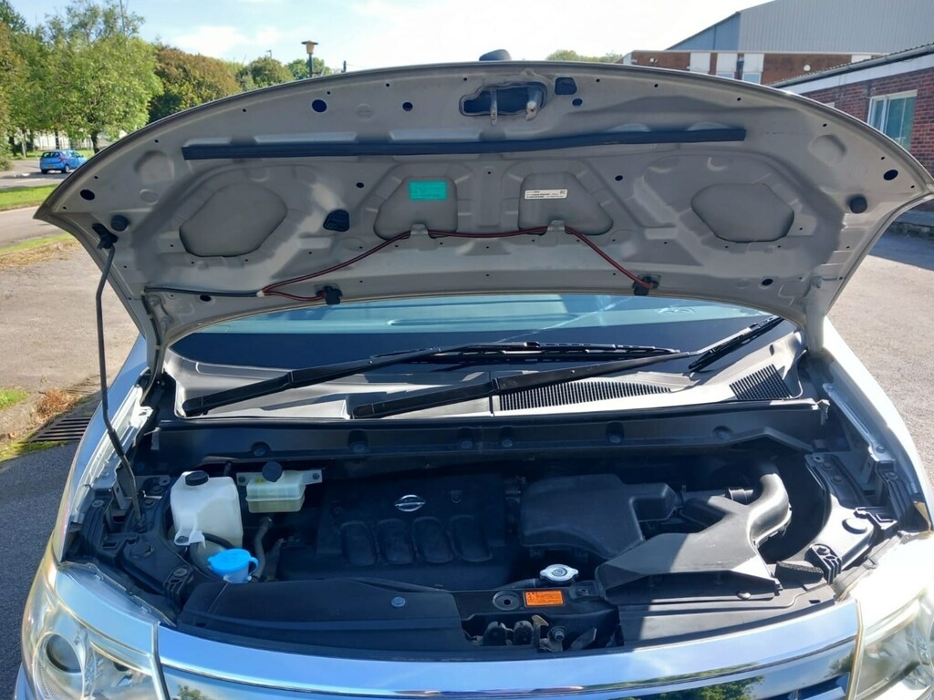 Nissan Serena 2.0 Silver #6