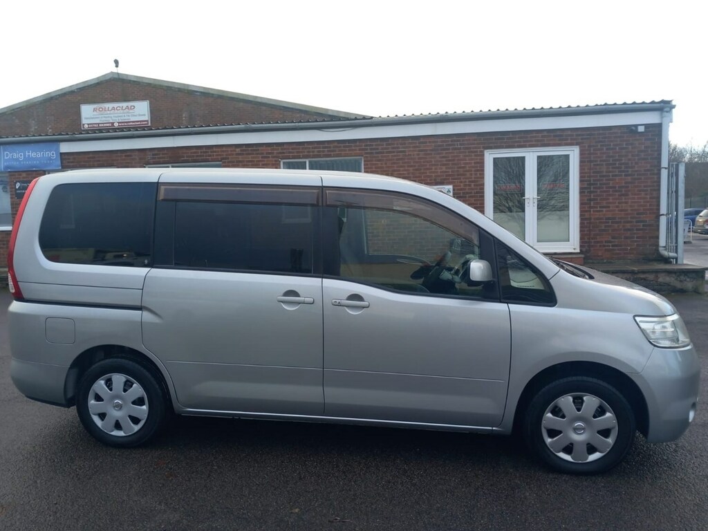 Nissan Serena 2.0 L 8 Seat Mpv #21