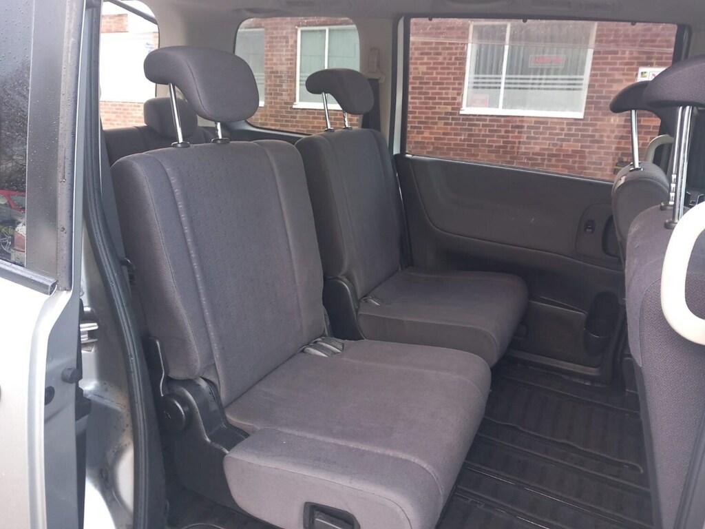 Nissan Serena 2.0 Silver #2