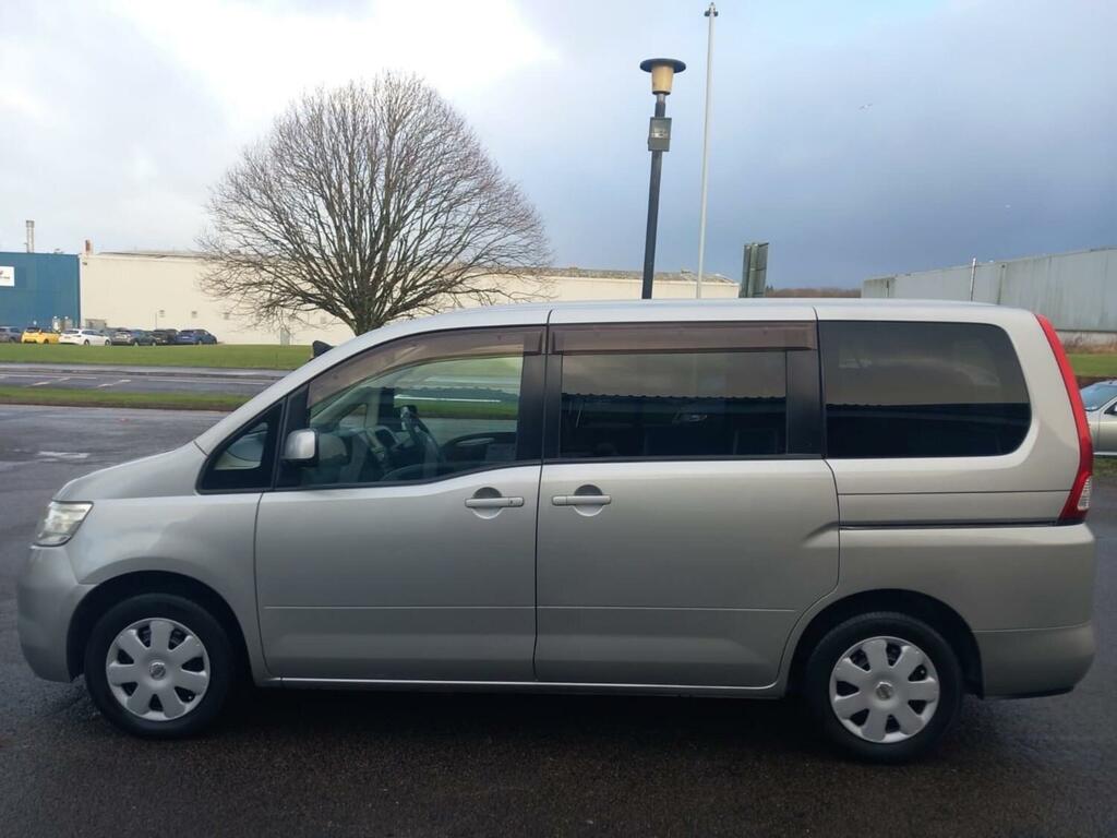 Nissan Serena 2.0 L 8 Seat Mpv #23