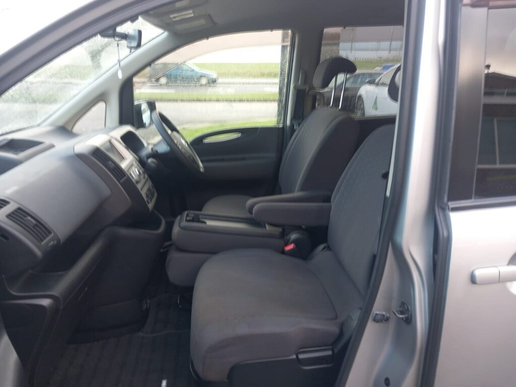 Nissan Serena 2.0 Silver #3
