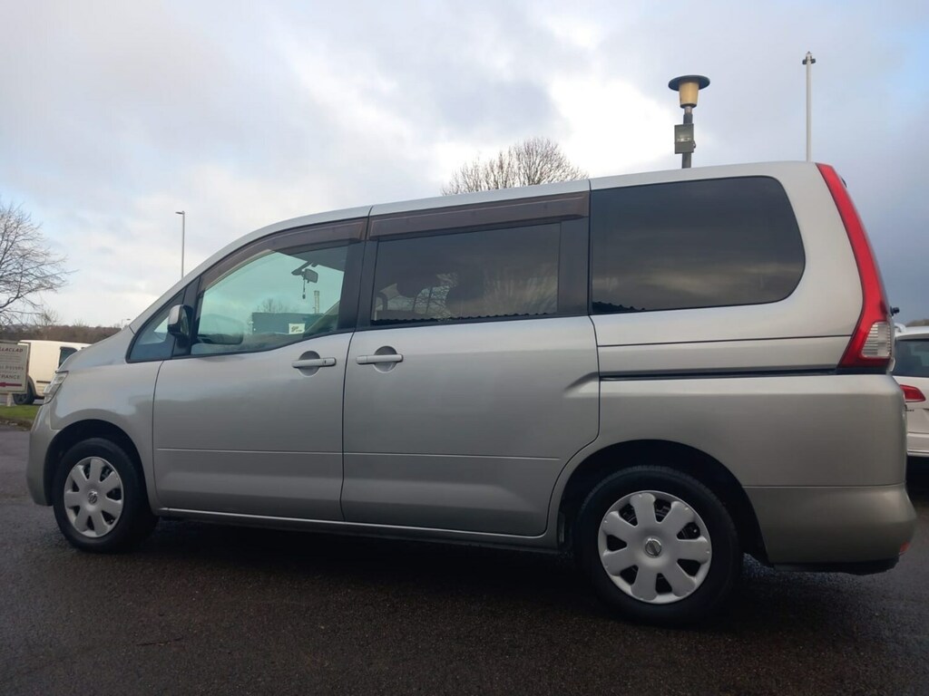 Nissan Serena 2.0 L 8 Seat Mpv #25