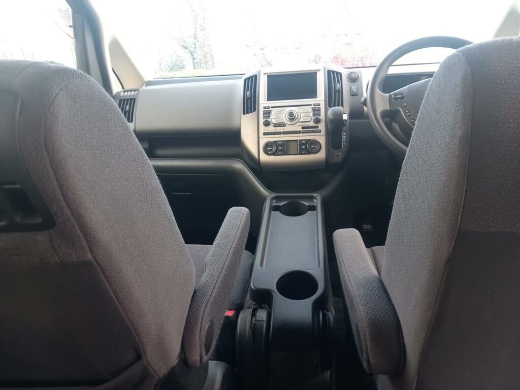 Nissan Serena 2.0 Silver #6