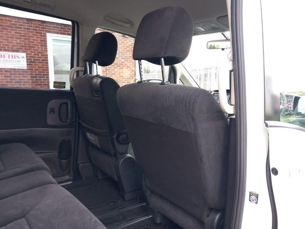 Nissan Serena 2.0 White #4